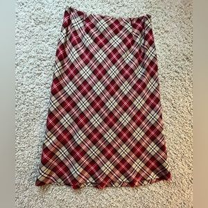 Retro 2000s plaid skirt. Used and in good condition.